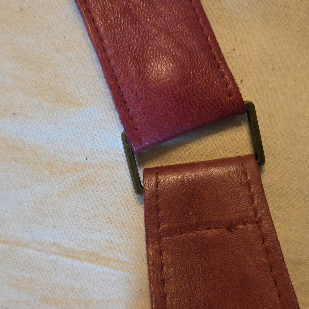 Distressed Red Partial Fringe Sash Bag - Picture 3 of 7